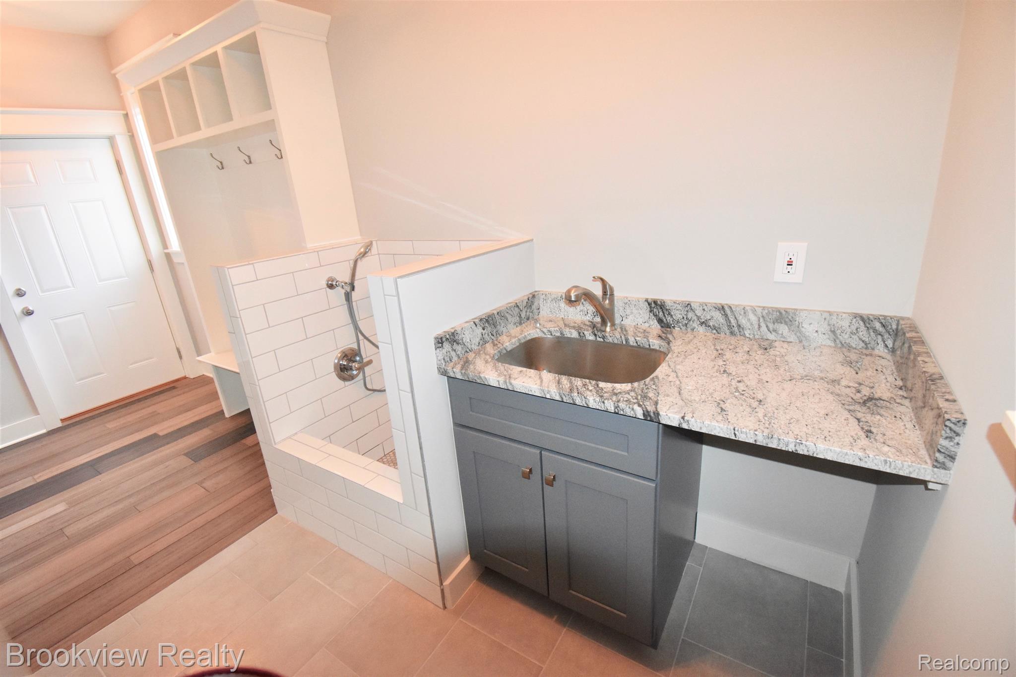 2893 Dearborn Avenue Rochester, MI 48309 - Photo 13 of 27 Sink with tall laundry basket nook and do