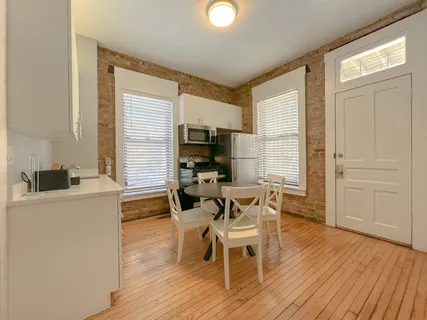 $3,195 | 3765 North Kenmore Avenue, Unit 1E, Chicago, IL 60613