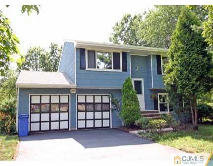 160 Stratton Street South Piscataway, NJ 08854 - Photo 1 of 8 a front view of a house with a garden