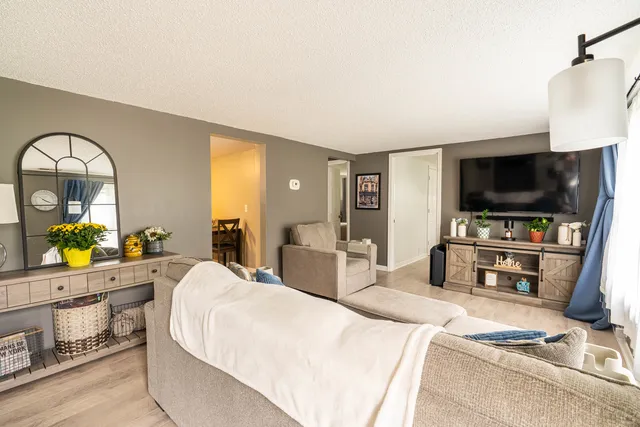 $210,000 | 846 West Kent Avenue, Crete, IL 60417