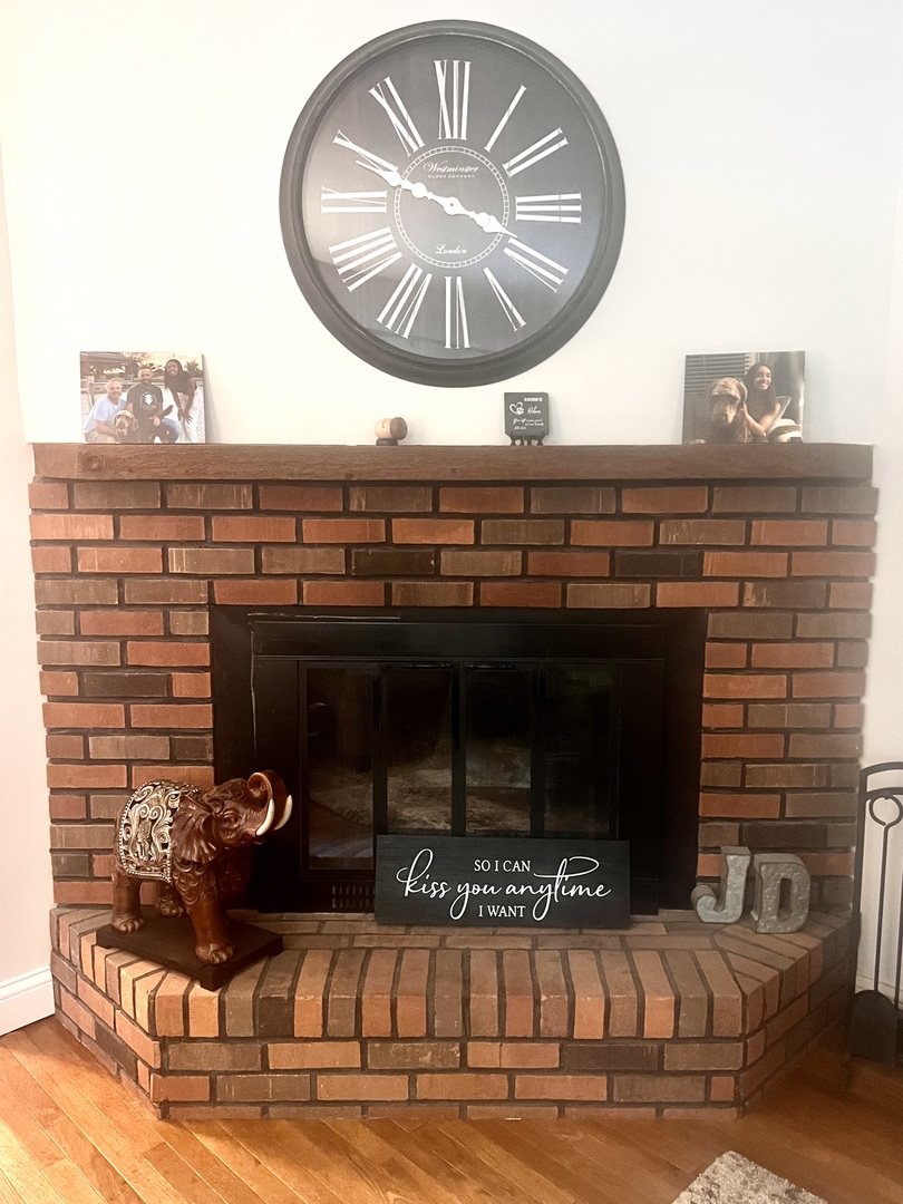 9128 North 1900 East Road Bloomington, IL 61705 - Photo 12 of 36 a close view of a fireplace