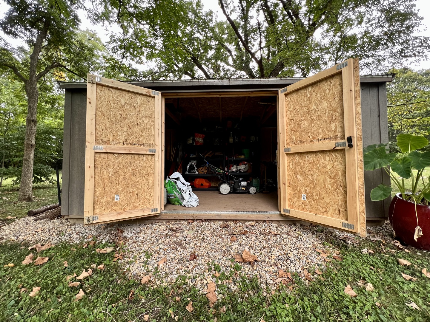9128 North 1900 East Road Bloomington, IL 61705 - Photo 28 of 36 a view of a house with backyard and garden