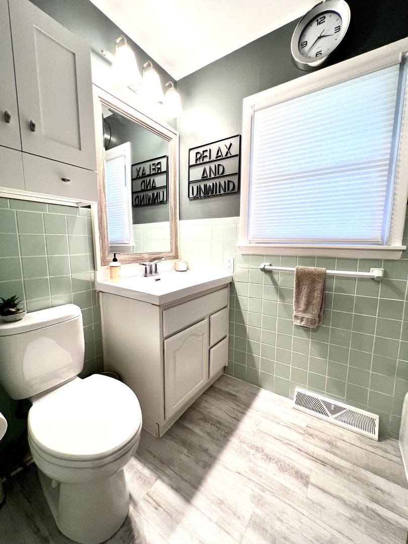 9128 North 1900 East Road Bloomington, IL 61705 - Photo 30 of 36 a bathroom with a sink a toilet and shower