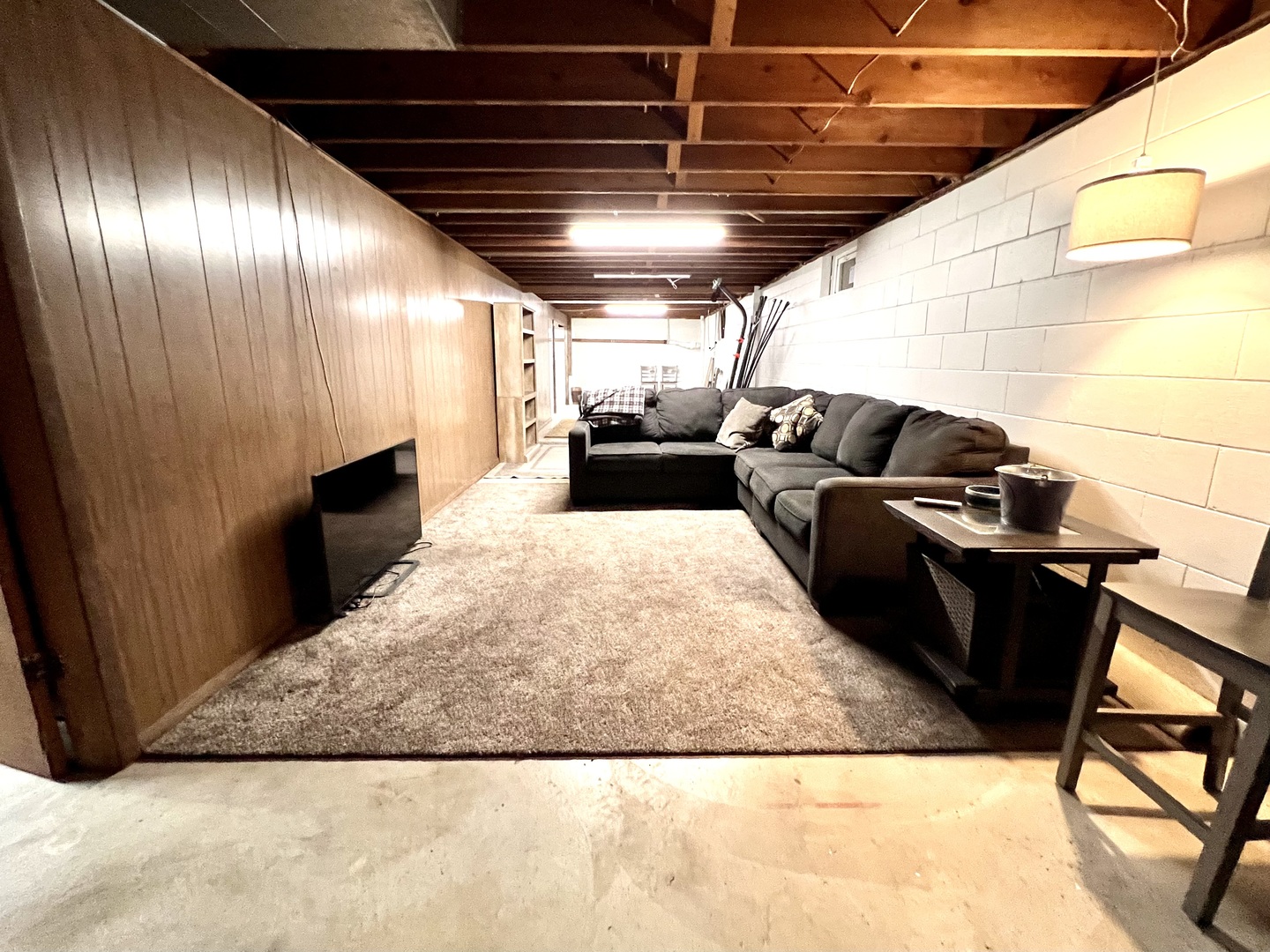 9128 North 1900 East Road Bloomington, IL 61705 - Photo 31 of 36 a living room with furniture