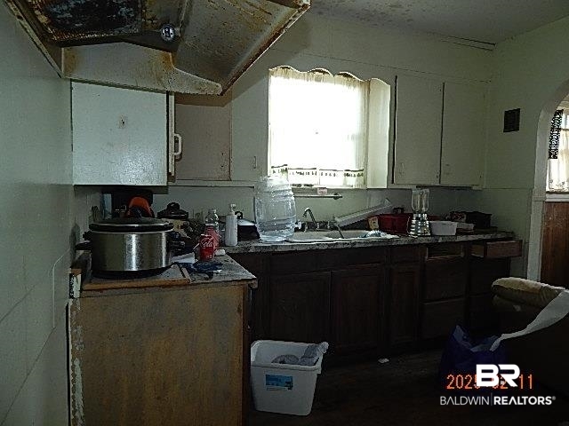 559 Williams Street Mobile, AL 36606 - Photo 7 of 20 Kitchen with sink