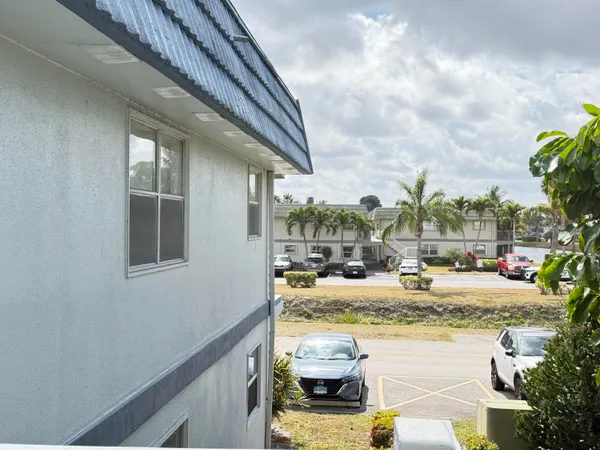 $1,300 | 323 Tuscany Lane, Delray Beach, FL 33446