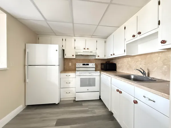 $1,300 | 323 Tuscany Lane, Delray Beach, FL 33446