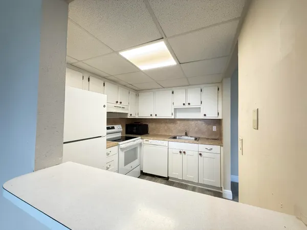 $1,300 | 323 Tuscany Lane, Delray Beach, FL 33446