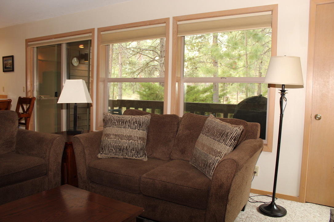 57377-29b2 Beaver Ridge Loop Sunriver, OR 97707 - Photo 5 of 23 5-lvrm_view.-R29jpeg