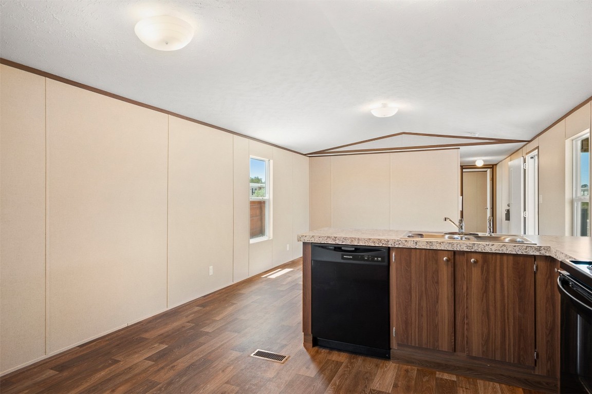 121 Sunflower Road Dale, TX 78616 - Photo 8 of 31