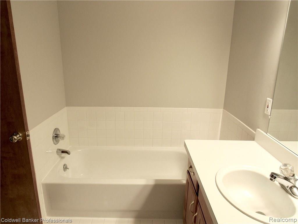 22330 River Ridge Trail Farmington Hills, MI 48335 - Photo 12 of 35