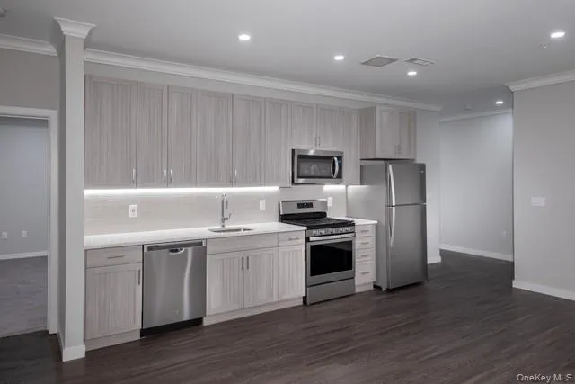 $4,270 | 119 Searing Avenue, Unit S101, Mineola, NY 11501