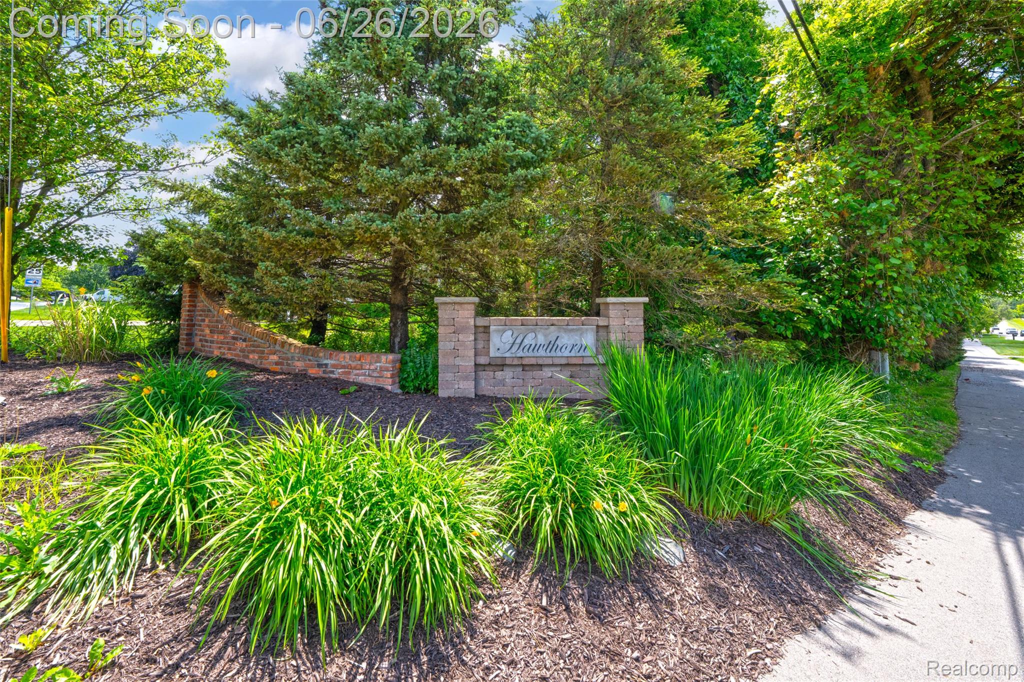 2619 Lambeth Park Rochester, MI 48306 - Photo 51 of 71 Brick and stone entry monument featuring "Hawthorn" signage