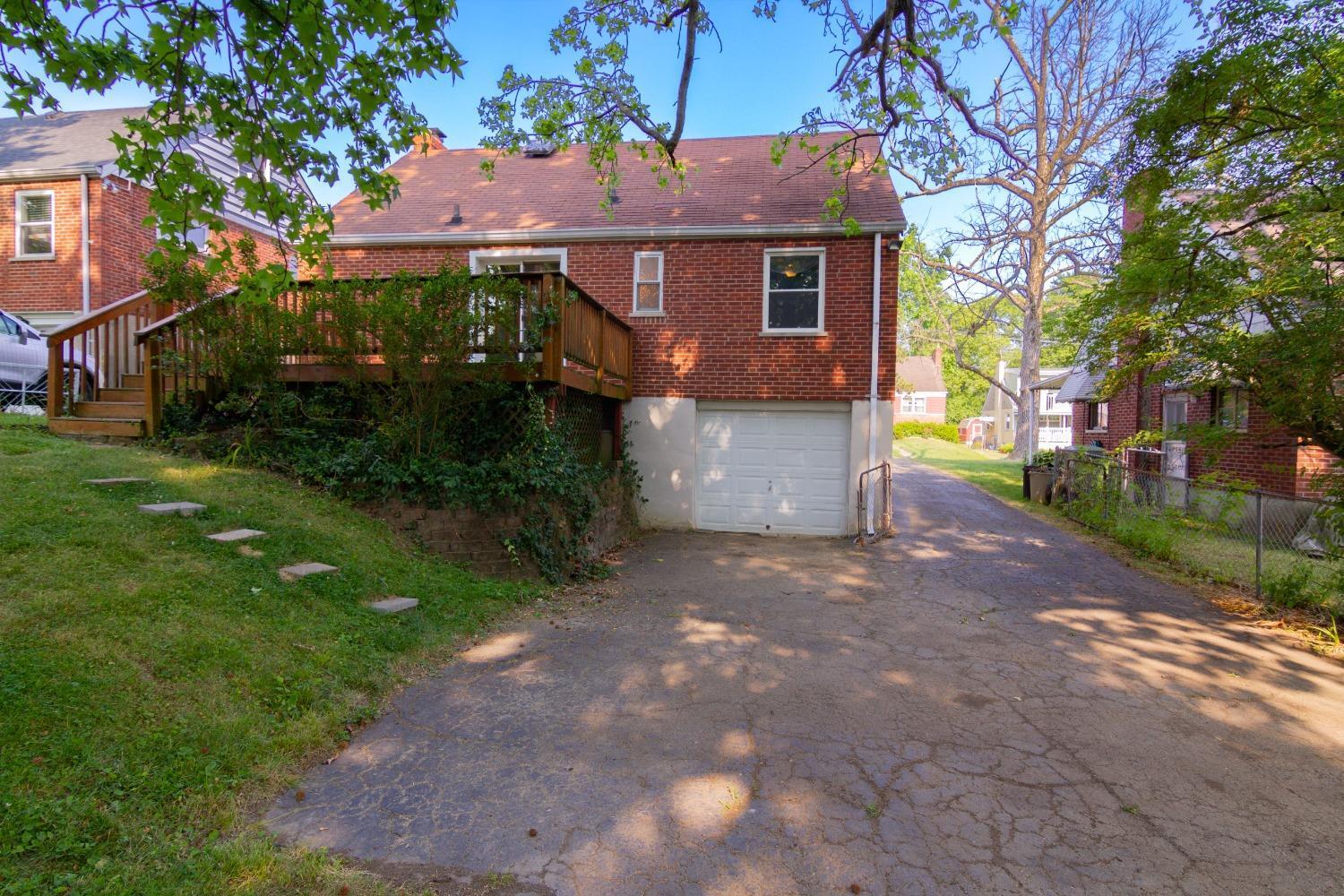 2240 Townhill Road Cincinnati, OH 45238 - Photo 4 of 19 Gallery Image 4