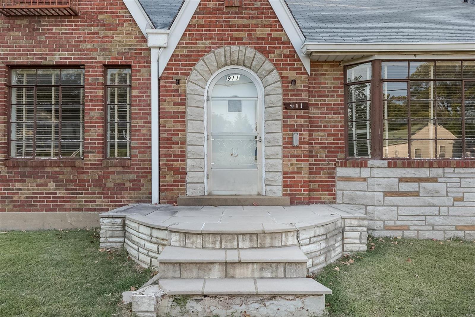 911 Lemay Ferry Road St. Louis, MO 63125 - Photo 3 of 28 Gallery Image 3