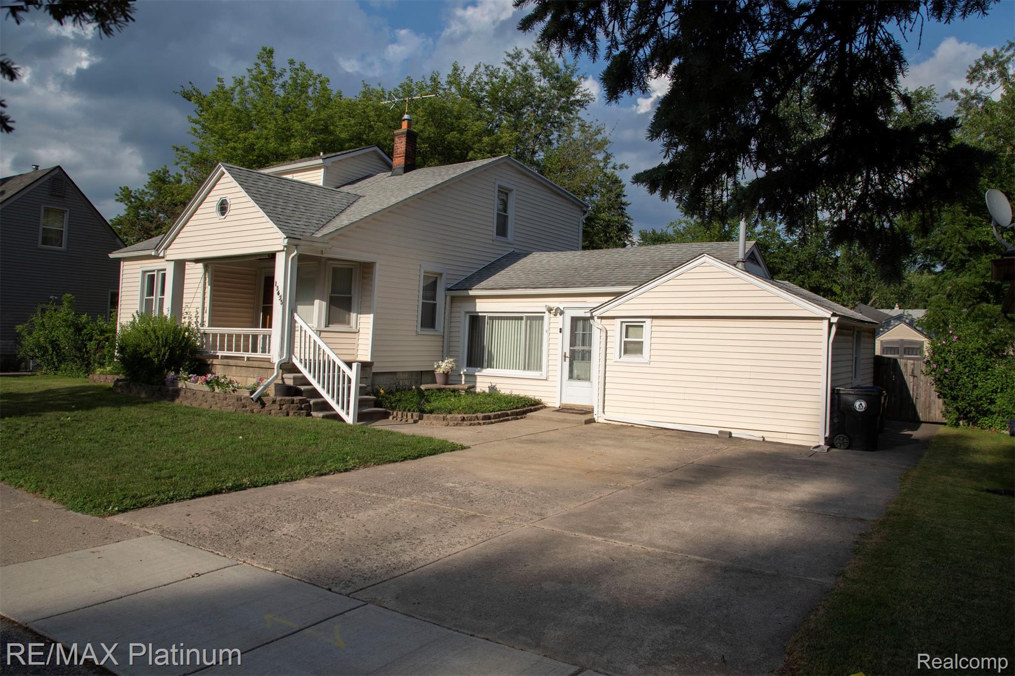 18696 Inkster Road Redford, MI 48240 - Photo 2 of 14 Front 1.jpg