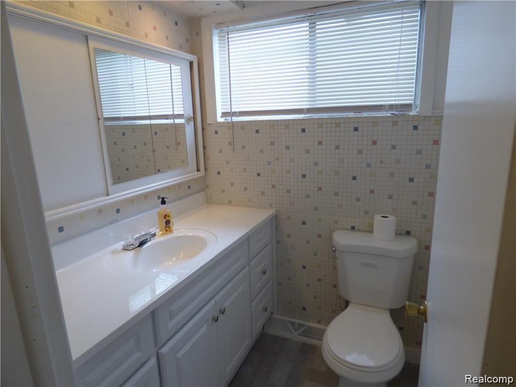 43083 Mound Road Sterling Heights, MI 48314 - Photo 8 of 15