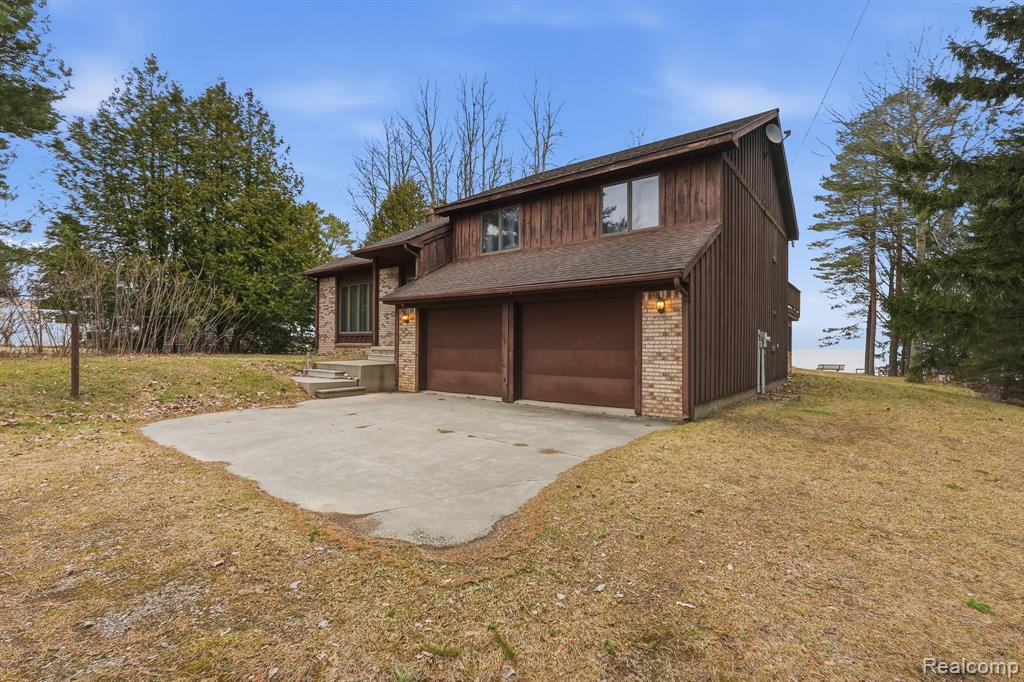 5436 North Lakeshore Road Deckerville, MI 48427 - Photo 4 of 48