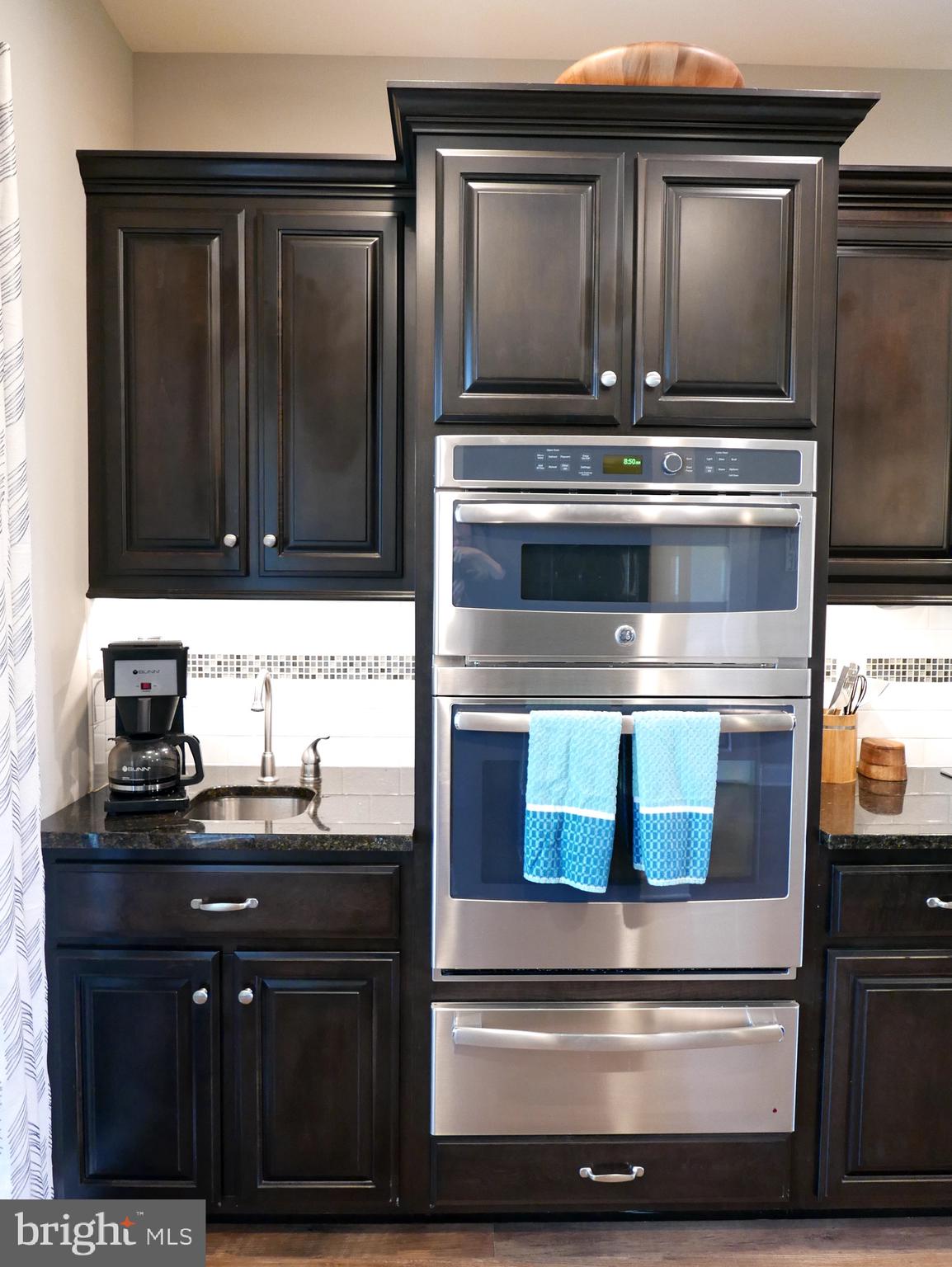 27980 Substation Road Denton, MD 21629 - Photo 14 of 48 Coffee Corner, Microwave, oven & warming drawer