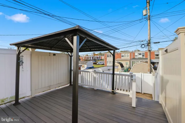 a view of a back yard of the house