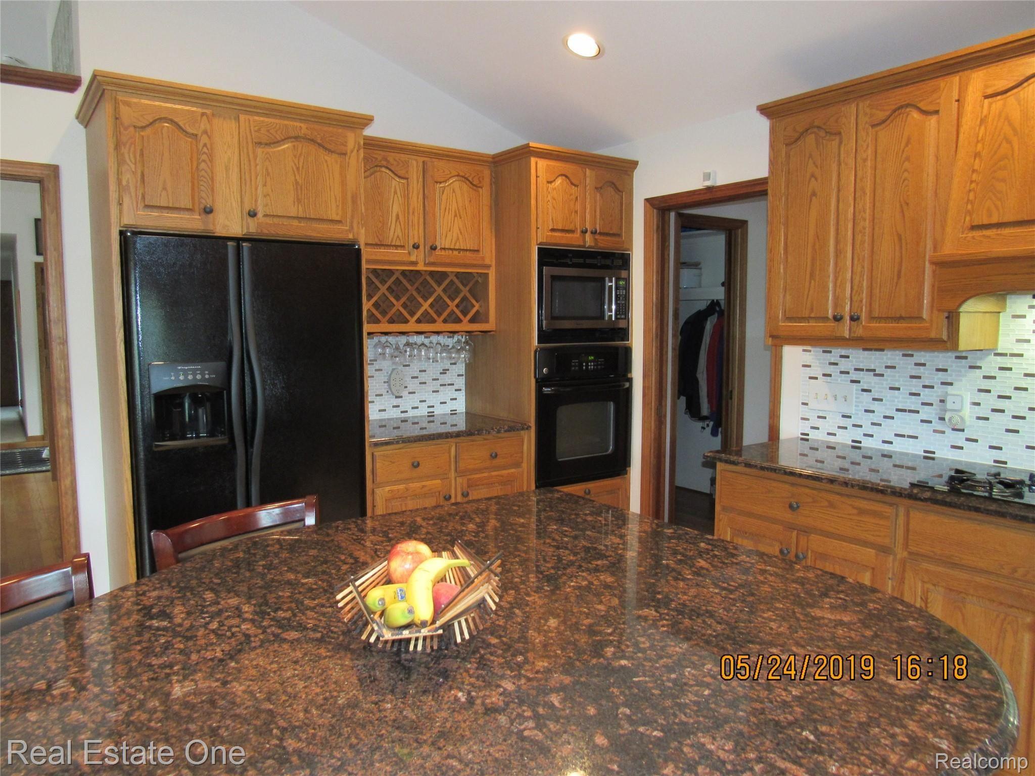 384 Nakomis Road Lake Orion, MI 48362 - Photo 26 of 77 IMG_0604.JPG