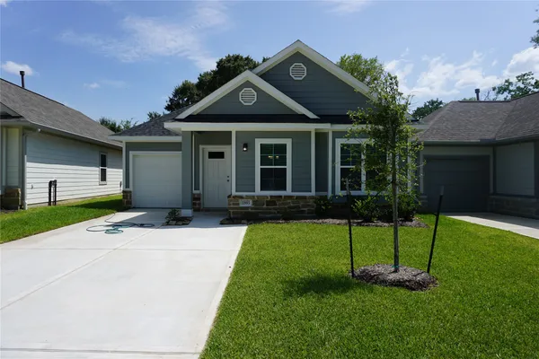 $1,800 | 11872 East Gate Drive, Willis, TX 77378