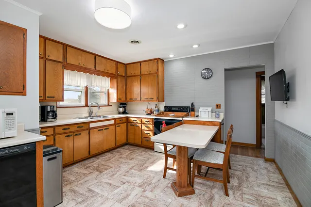 $160,000 | 509 North Raub Avenue, Donovan, IL 60931