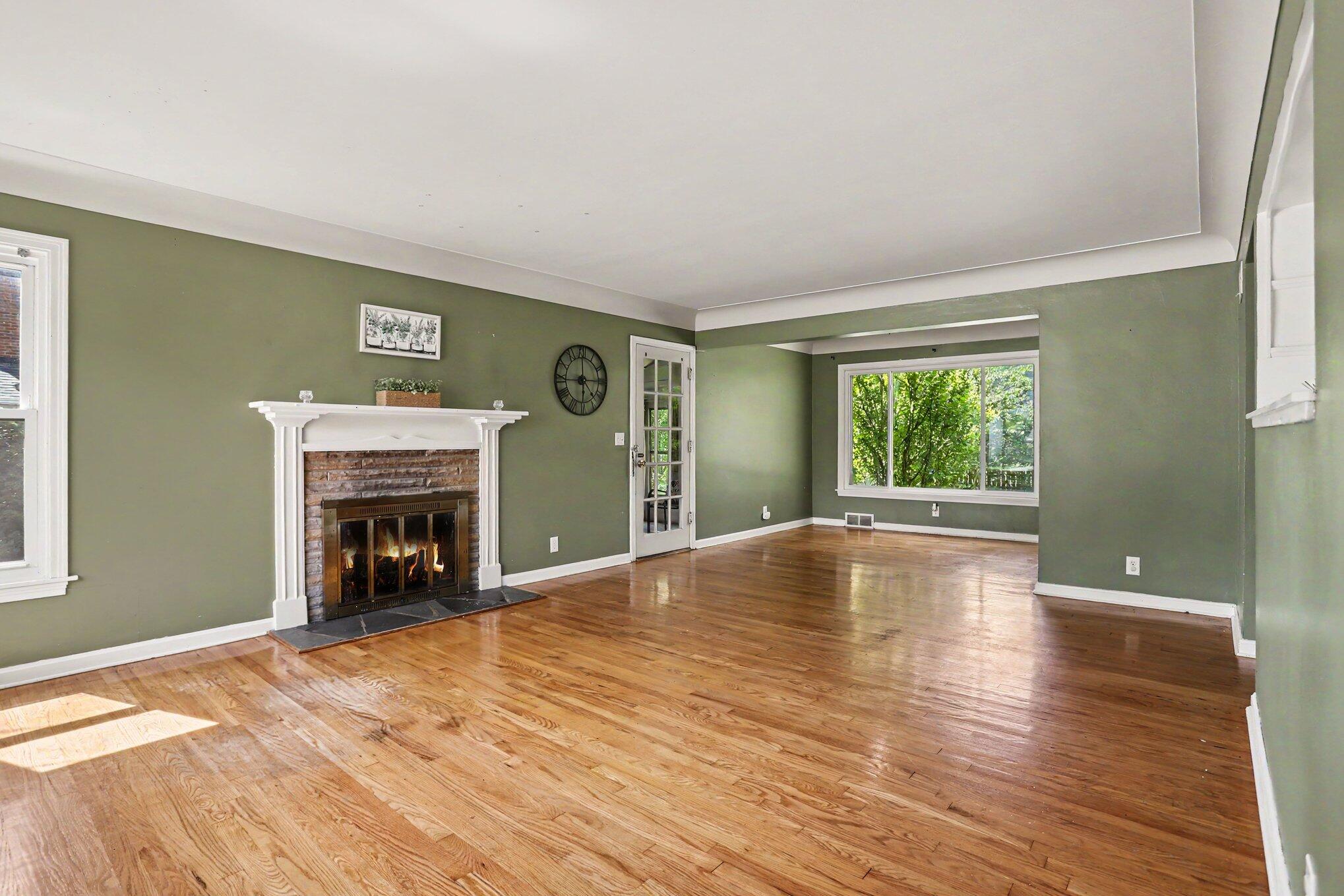 1835 Banbury Road Kalamazoo, MI 49001 - Photo 3 of 27 003_file_9343