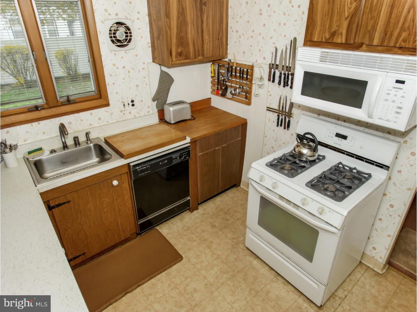 519 Elford Road Fairless Hills, PA 19030 - Photo 13 of 25 Kitchen