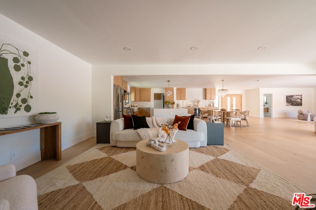 17601 McCormick Street Encino, CA 91316 - Photo 11 of 33