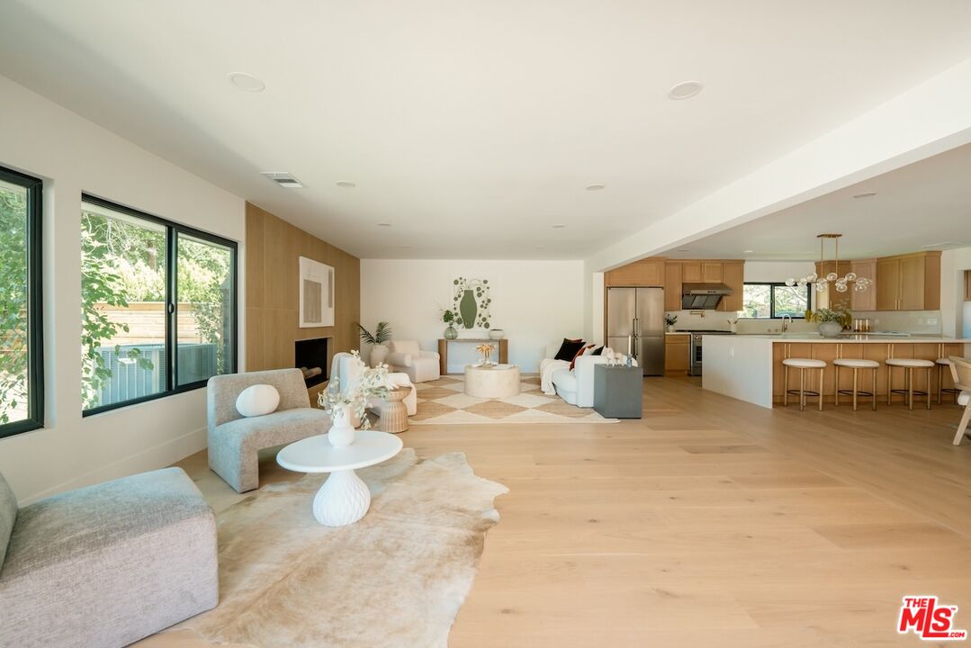17601 McCormick Street Encino, CA 91316 - Photo 12 of 33