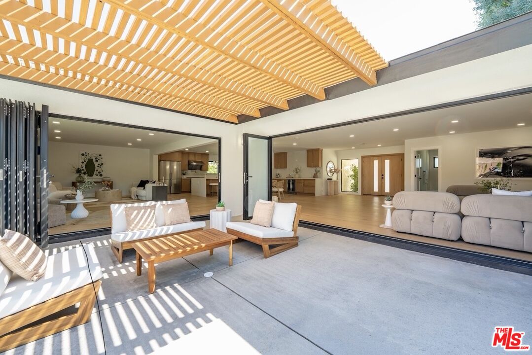 17601 McCormick Street Encino, CA 91316 - Photo 13 of 33