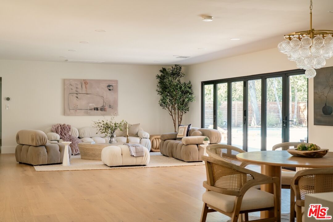 17601 McCormick Street Encino, CA 91316 - Photo 14 of 33