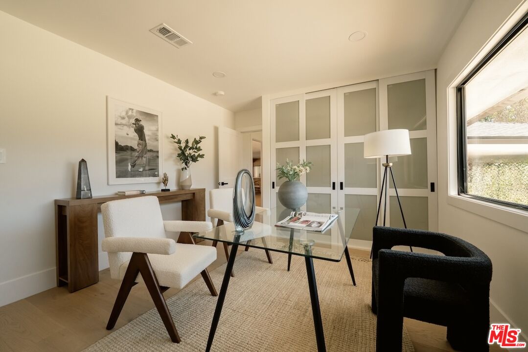 17601 McCormick Street Encino, CA 91316 - Photo 16 of 33