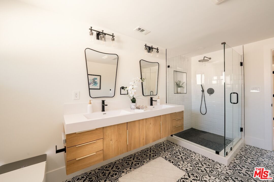 17601 McCormick Street Encino, CA 91316 - Photo 19 of 33