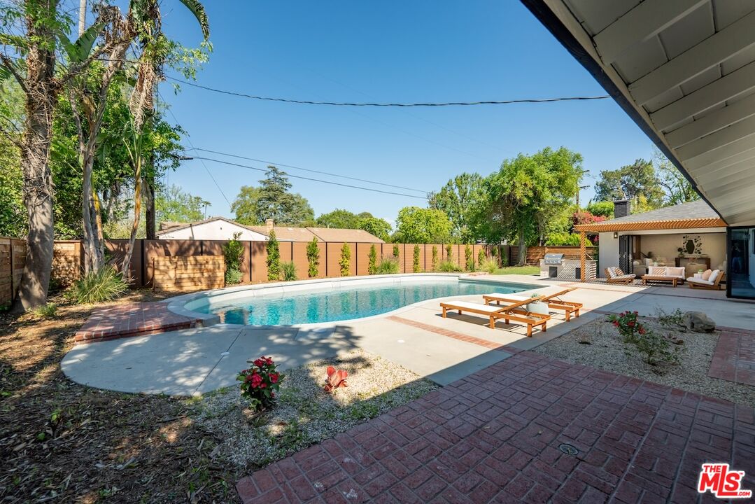 17601 McCormick Street Encino, CA 91316 - Photo 28 of 33