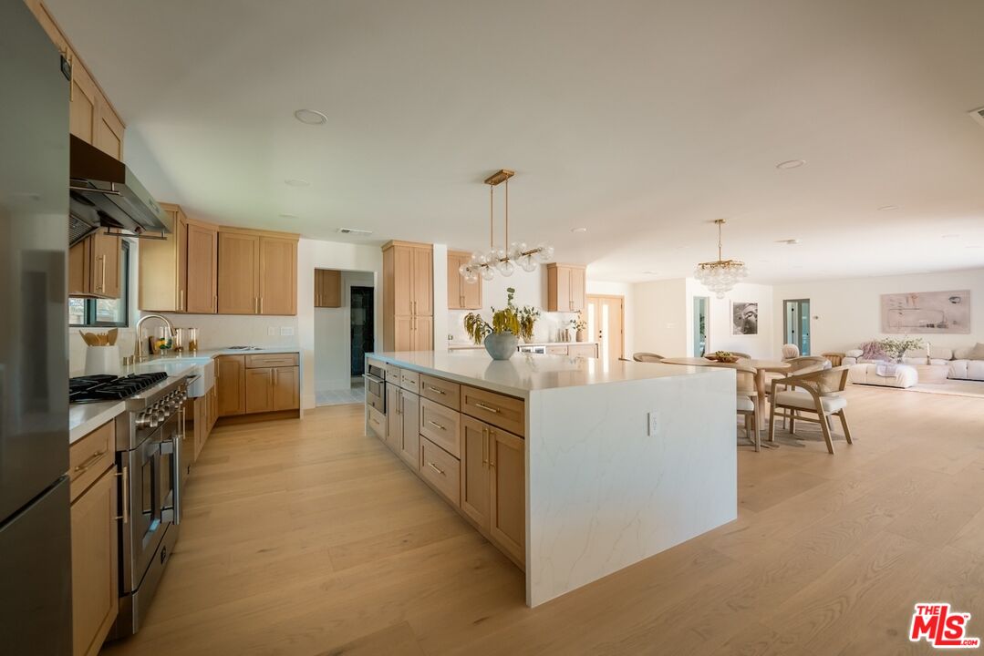 17601 McCormick Street Encino, CA 91316 - Photo 7 of 33