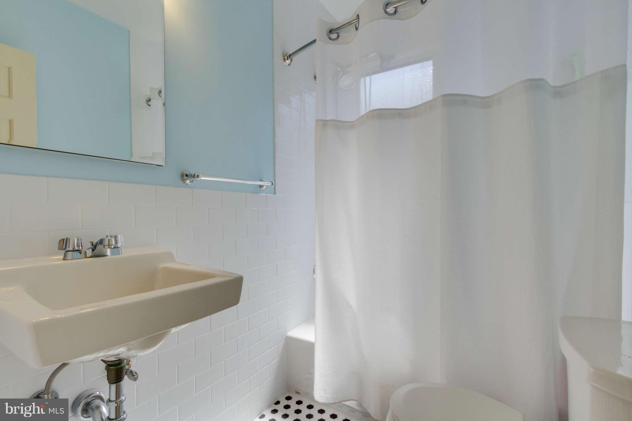 4837 Reservoir Road Northwest Washington, DC 20007 - Photo 13 of 25 Bath