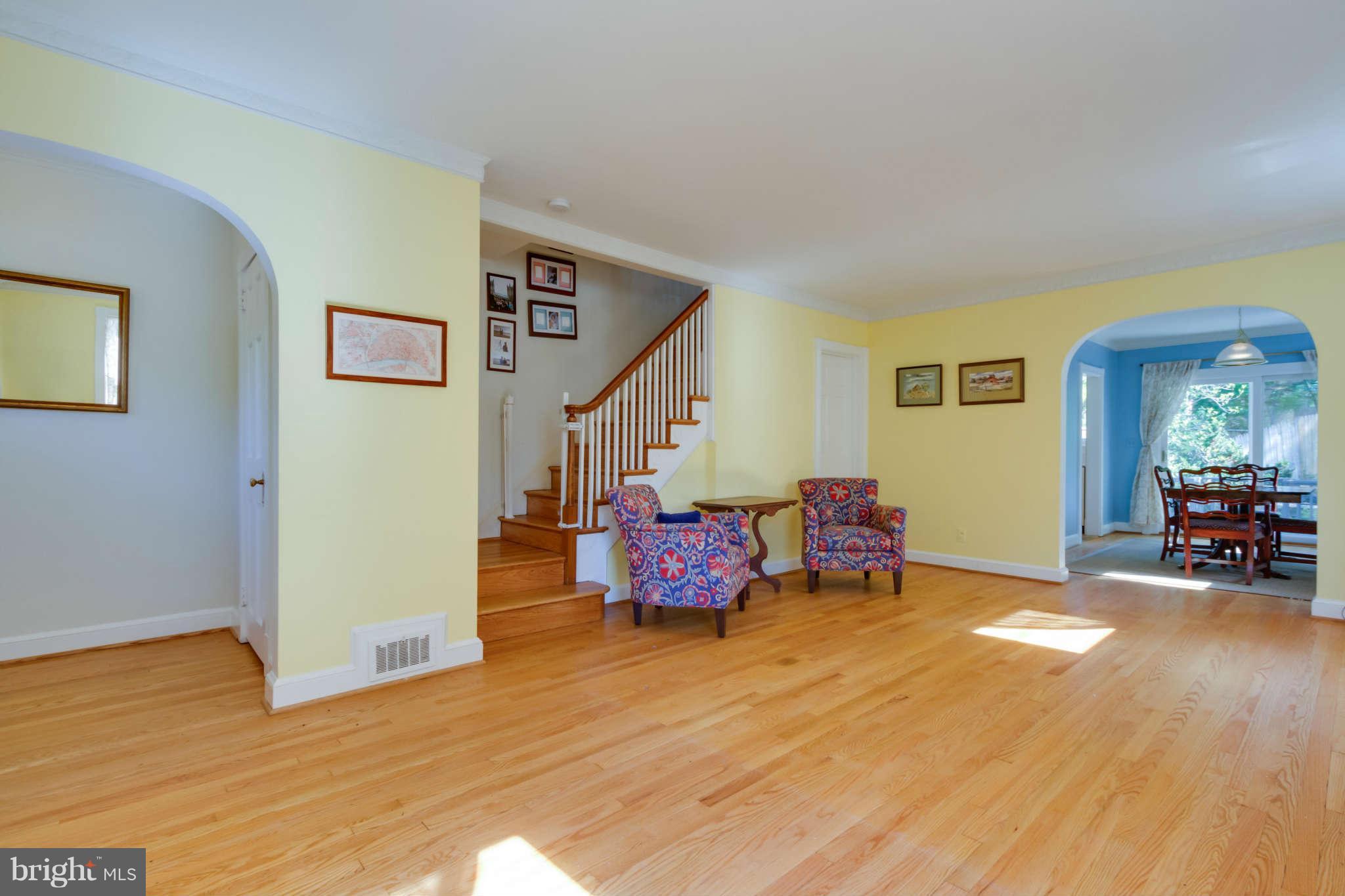 4837 Reservoir Road Northwest Washington, DC 20007 - Photo 3 of 25 Living Room