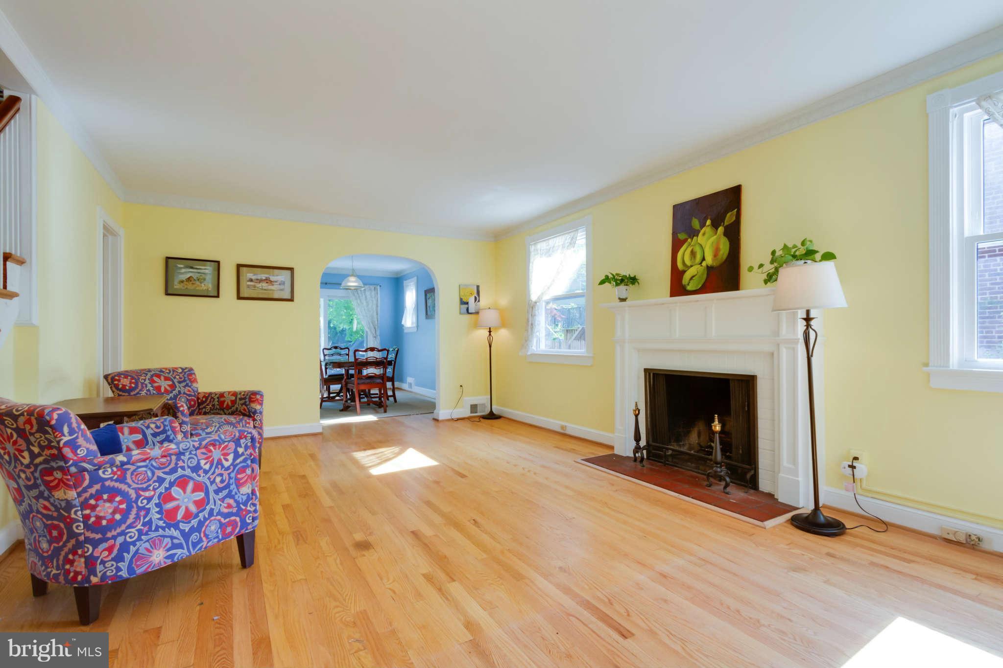 4837 Reservoir Road Northwest Washington, DC 20007 - Photo 4 of 25 Living Room