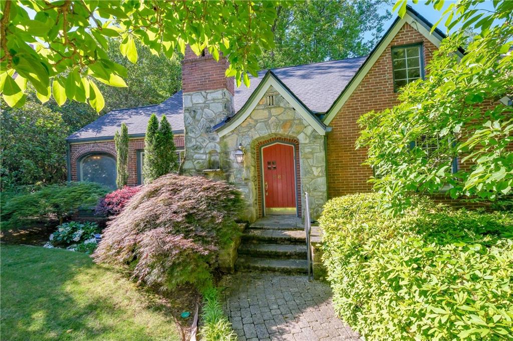 881 Glen Arden Way Northeast  