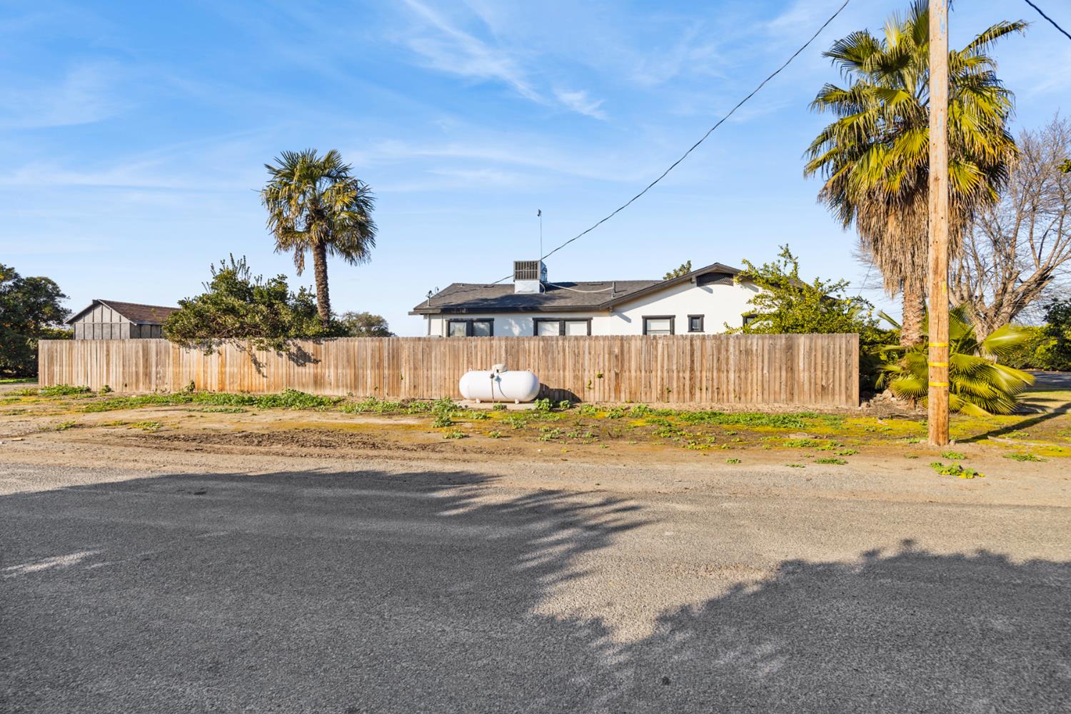 29205 Road 210 Exeter, CA 93221 - Photo 40 of 44 a swimming pool with outdoor seating and yard