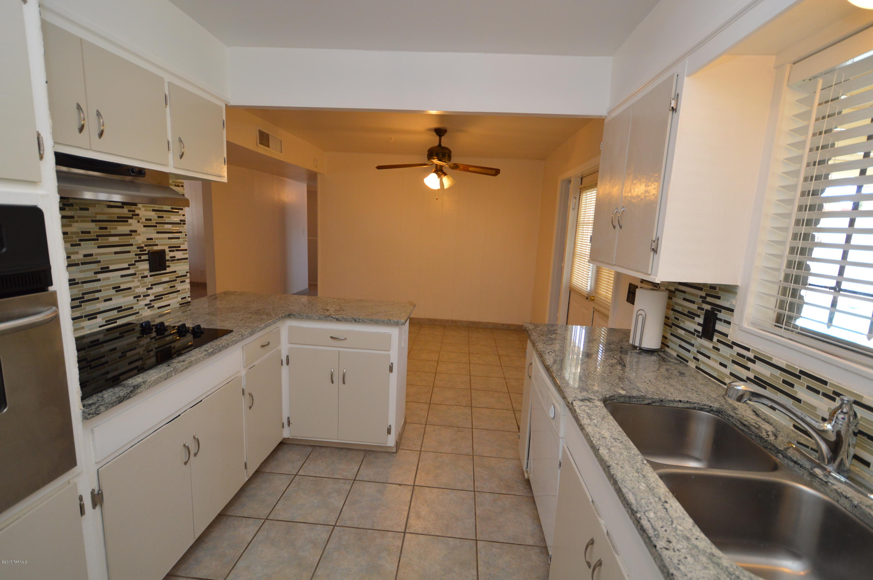 526 East Radburn Street Tucson, AZ 85704 - Photo 3 of 16