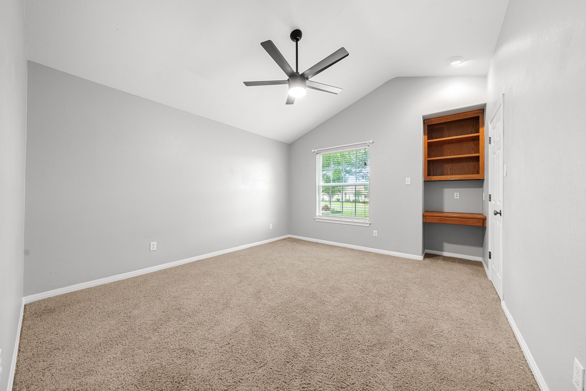 110 Starlight Trail Georgetown, TX 78633 - Photo 19 of 36 Bedroom with vaulted ceiling and built-in shelves—ideal for work or study