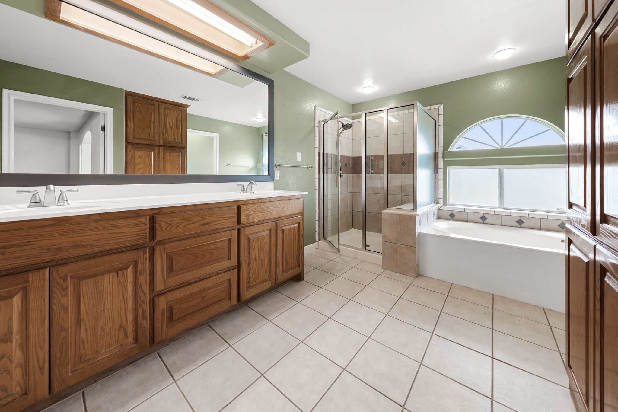 110 Starlight Trail Georgetown, TX 78633 - Photo 22 of 36 Unwind in the spacious ensuite featuring a soaking tub and ample storage