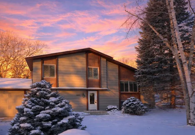 $374,999 | 13312 Lakeview Drive, Burnsville, MN 55337