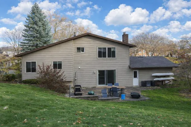 $374,999 | 13312 Lakeview Drive, Burnsville, MN 55337