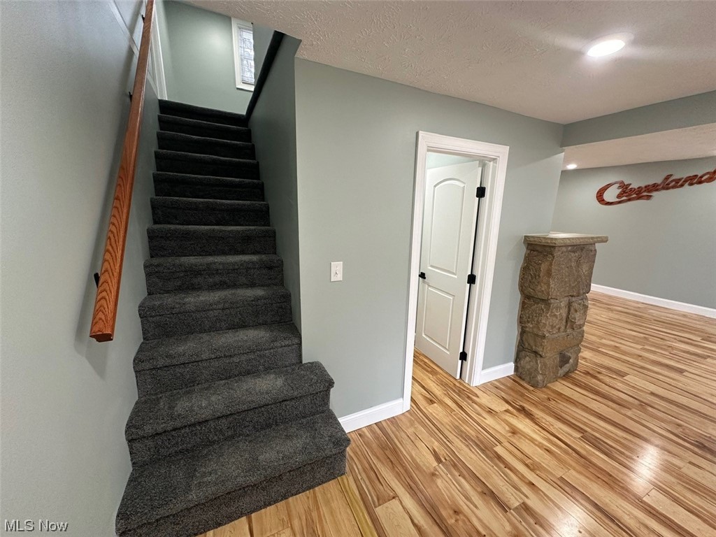 10260 West Pleasant Valley Road Parma, OH 44130 - Photo 16 of 34 Stairway, carpet