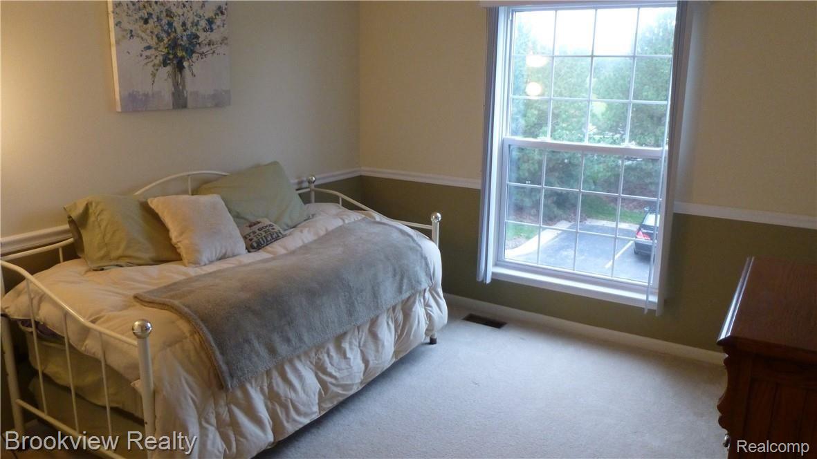 46154 Rhodes Drive Macomb, MI 48044 - Photo 21 of 32 P1020301.JPG