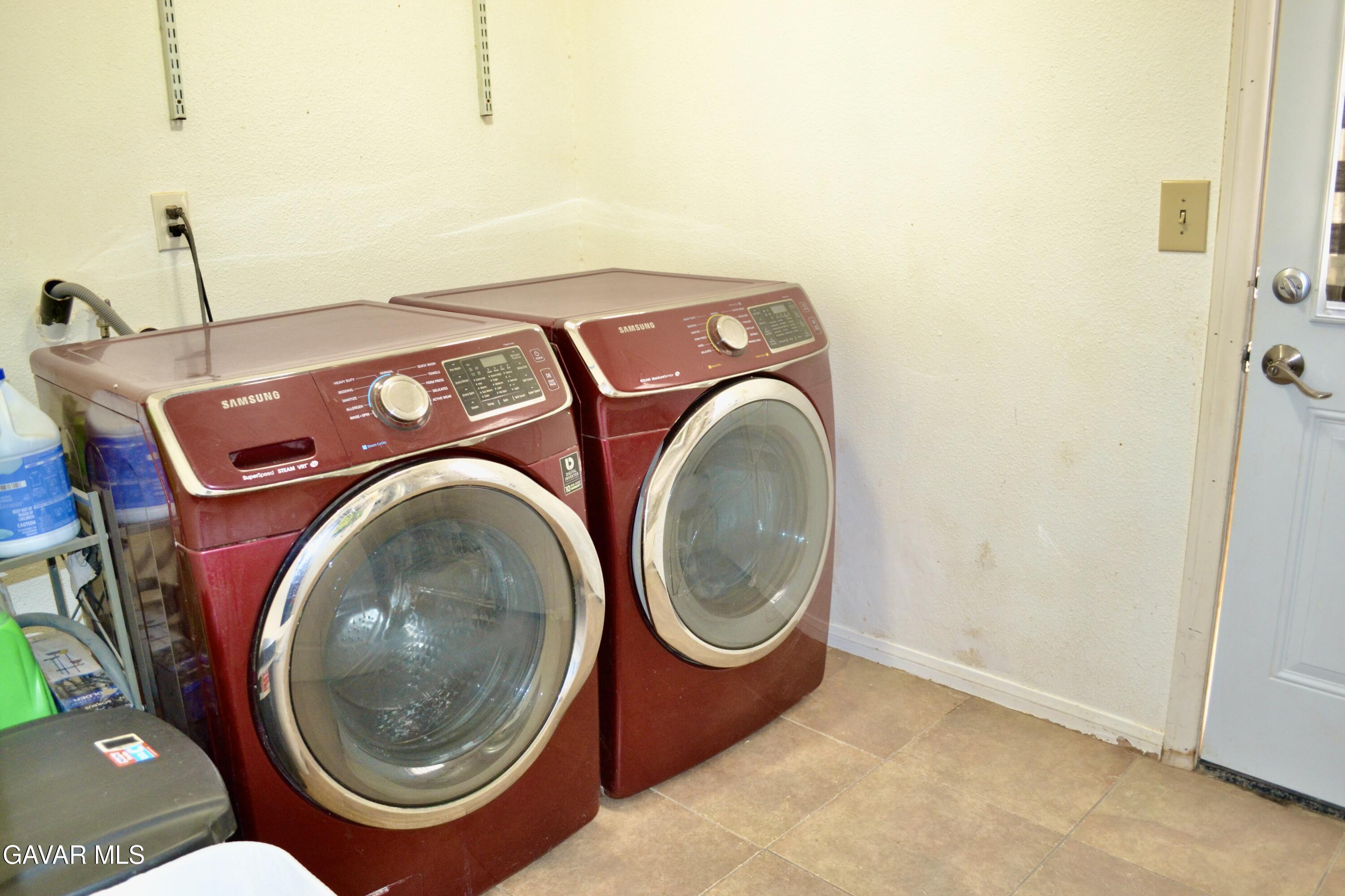 809 South Sunset Street Ridgecrest, CA 93555 - Photo 12 of 21 a utility room with dryer and washer